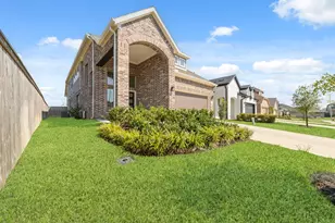 2023 Woodgate Ln, Tomball, TX 77375 - Photo 4