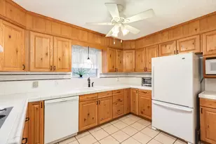 131 Singleton St, Jones Creek, TX 77541 - Photo 16