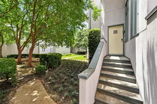 1385 Arlington St, Houston, TX 77008 - Photo 2