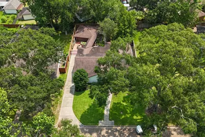 18319 Hereford Lane, Houston, TX 77058 - Photo 36