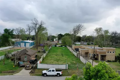 869 Wall Street, Houston, TX 77088 - Photo 1