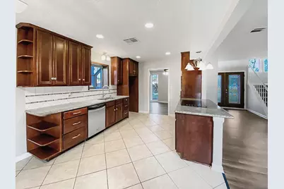 706 S Diamondhead Boulevard, Crosby, TX 77532 - Photo 6