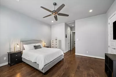 2410 Couch Street, Houston, TX 77008 - Photo 10