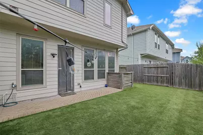 219 Club Crest Lane, Houston, TX 77009 - Photo 32