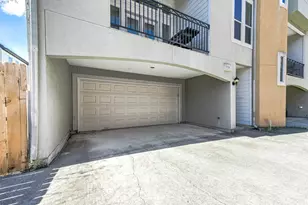 5723 Petty St, Houston, TX 77007 - Photo 2