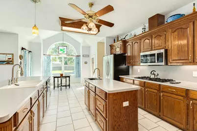 55 Mandevilla Court, Lake Jackson, TX 77566 - Photo 6