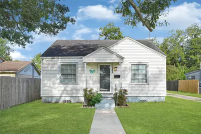 105 Highway Boulevard, Baytown, TX 77520 - Photo 1