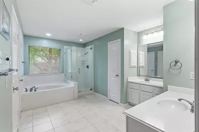 27 N Duskwood Place, The Woodlands, TX 77381 - Photo 20