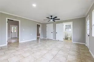 704 W Willis St, Alvin, TX 77511 - Photo 12