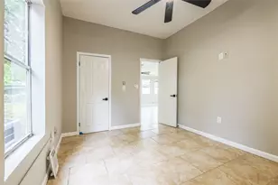704 W Willis St, Alvin, TX 77511 - Photo 14