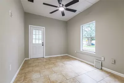 704 W Willis Street, Alvin, TX 77511 - Photo 8
