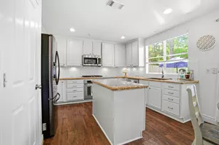 19 E New Avery Pl, The Woodlands, TX 77382 - Photo 12