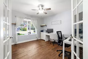 19 E New Avery Pl, The Woodlands, TX 77382 - Photo 8