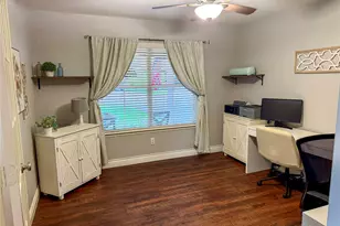 19 E New Avery Pl, The Woodlands, TX 77382 - Photo 6