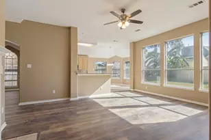 10323 Erskine Ct, Houston, TX 77070 - Photo 6