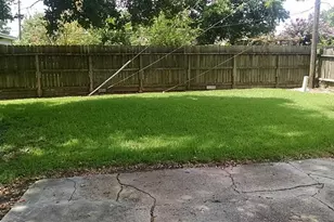 10942 Dunvegan Way, Houston, TX 77013 - Photo 22