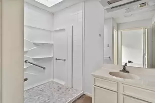 8239 Twin Tree Ln, Houston, TX 77071 - Photo 18