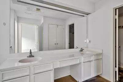 8239 Twin Tree Lane, Houston, TX 77071 - Photo 16