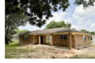 547 County Rd 949E, Alvin, TX 77511 - Photo 1