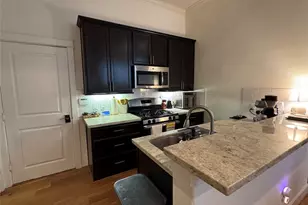 902 W 20th St, Houston, TX 77008 - Photo 2