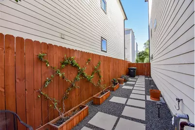 918 W 25th Street #E, Houston, TX 77008 - Photo 10
