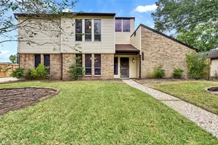 15703 Crestbrook Dr, Houston, TX 77059 - Photo 4