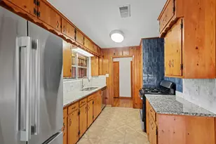 1803 Sea Queen Ct, Houston, TX 77008 - Photo 2