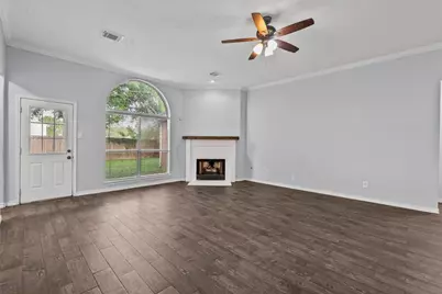 323 Colony Creek Drive, Dickinson, TX 77539 - Photo 14