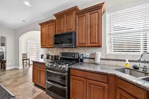 9642 Keeneland Cir, Mont Belvieu, TX 77523 - Photo 20