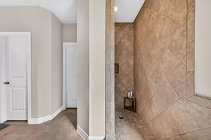 9642 Keeneland Cir, Mont Belvieu, TX 77523 - Photo 42