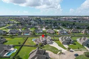 9642 Keeneland Cir, Mont Belvieu, TX 77523 - Photo 8