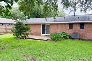 915 Circle Dr, Nederland, TX 77627 - Photo 18