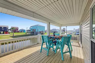 2946 Laguna Dr, Crystal Beach, TX 77650 - Photo 6