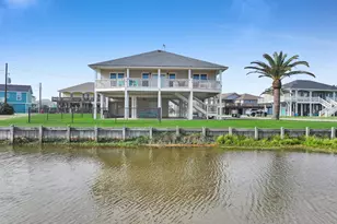 2946 Laguna Dr, Crystal Beach, TX 77650 - Photo 6