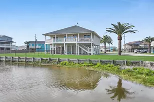 2946 Laguna Dr, Crystal Beach, TX 77650 - Photo 4