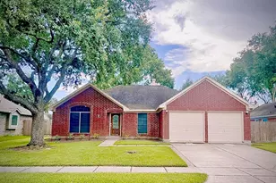 1806 Oakwood Dr E, Pearland, TX 77581 - Photo 1