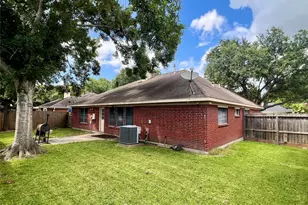 1806 Oakwood Dr E, Pearland, TX 77581 - Photo 18