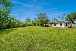 6711 Crestmont St, Houston, TX 77033 - Photo 2