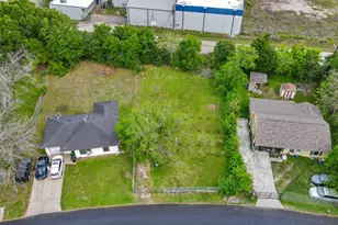 6711 Crestmont St, Houston, TX 77033 - Photo 6