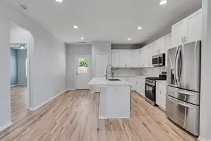 1327 5th Ave N, Texas City, TX 77590 - Photo 14