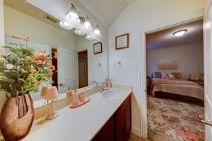 1013 Goose Creek St, Webster, TX 77598 - Photo 32