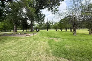 708 W Railroad, Buffalo, TX 75831 - Photo 18