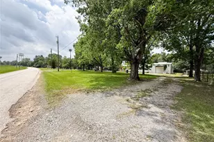 708 W Railroad, Buffalo, TX 75831 - Photo 8