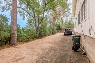 1329 Windsor St, Huntsville, TX 77340 - Photo 10