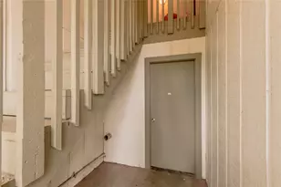 1329 Windsor St, Huntsville, TX 77340 - Photo 8