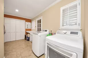 10115 Holly Springs Dr, Houston, TX 77042 - Photo 38