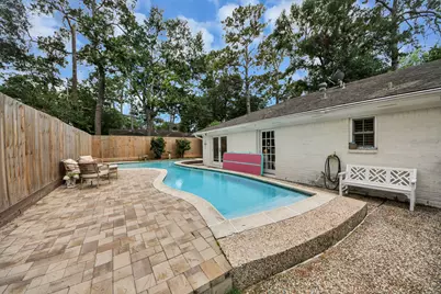 10115 Holly Springs Drive, Houston, TX 77042 - Photo 8