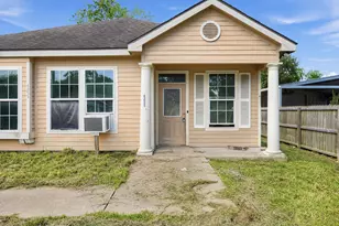 4255 Detroit St, Beaumont, TX 77703 - Photo 2