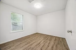 5239 Sugar Bush Dr, Houston, TX 77048 - Photo 16