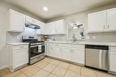 5239 Sugar Bush Drive, Houston, TX 77048 - Photo 10